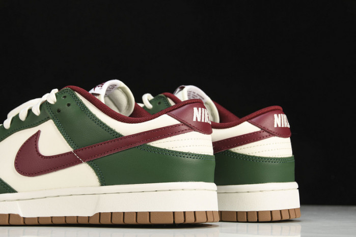 Nike SB Dunk Low "Gorge Green"  FB7160-161